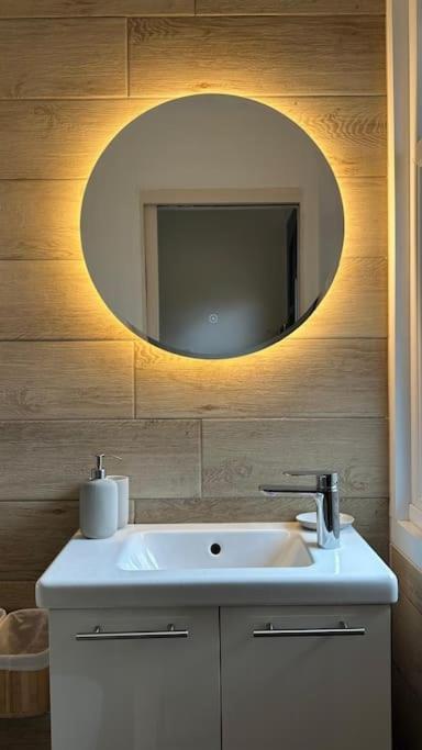 Modern 4 Bed-2 Bath In Battersea * Londra
