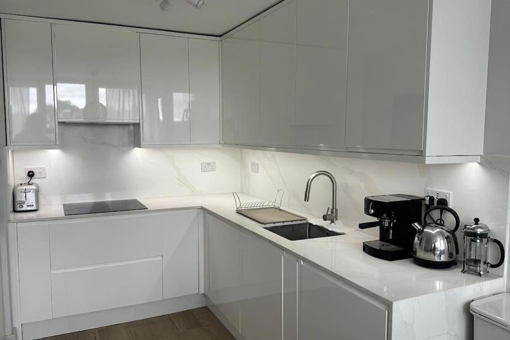 Modern 4 Bed-2 Bath In Battersea Appartamento