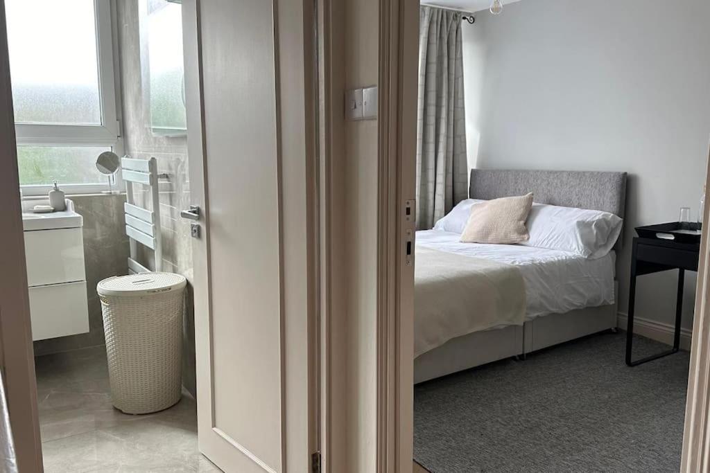 Modern 4 Bed-2 Bath In Battersea Appartamento